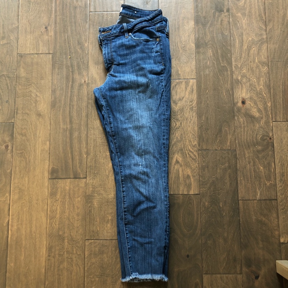 Loft Curvy Skinny cropped frayed jeans